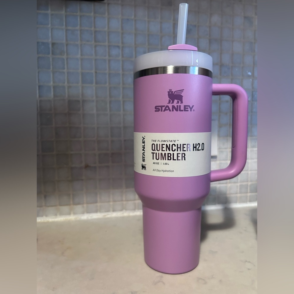 Stanley Quencher H2.0 FlowState Tumbler – 40 oz – Lilac – NEW